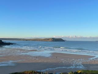 Atlantic View, North Cornwall seafront, 5* Gold - Polzeath - 6