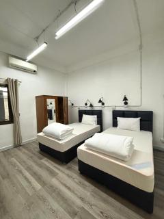 Barn1920s Hostel - 9