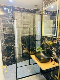 Metropole Apartments Central City - 4