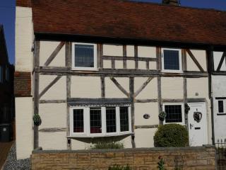 Lilac Cottage -Sleeps 8 -HOT TUB - Aston Cantlow - 0