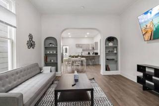 2 Units Combined - Historic 5BR - 2 Living - 2 Kitchens - Indianápolis - 4