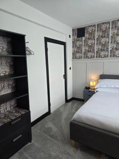 Double Room with Ensuite Bathroom - 2