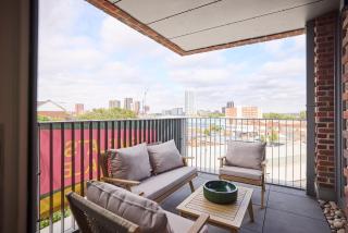 The Tottenham Classic - Charming 2BDR Flat with Balcony - 4