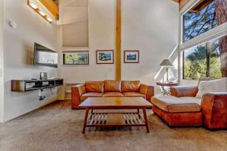 Alpine Retreat by Northstar Hot Tub & Shuttle Access - Truckee - 1