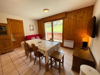 Appartement cosy au pied des pistes avec balcon, wifi et parking - FR-1-505-92 - Flumet - 2