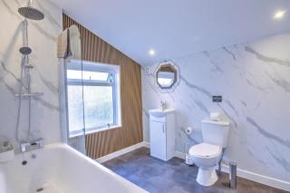 Stunning Brand New Home In St George - Bristol - 3