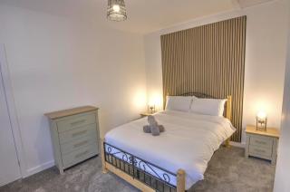 Stunning Brand New Home In St George - Bristol - 2