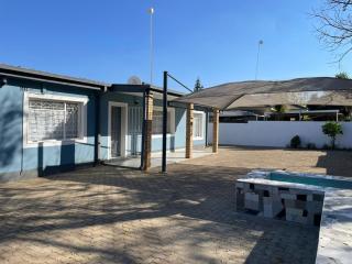 Parkside Guesthouse - 1