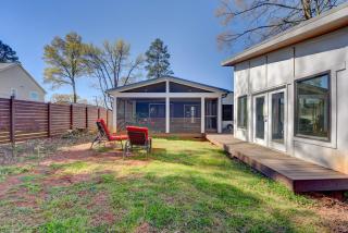 Modern Home with Yard 3 Mi to Uptown Charlotte! - Charlotte - 9