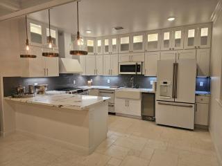 Benji's Place - 7