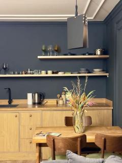 Black Marble Apartment - 6