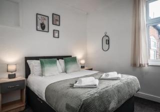 Modern & Stunning 4 Bedroom House in Goole - 7
