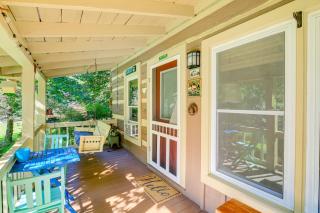 Riverfront Home with Fire Pit and Deck in Lansing - 8