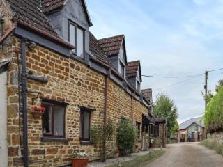 Jasmine Cottage - - 5