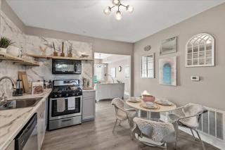 Convenient 2BR Near Convention & Hospitals - 8