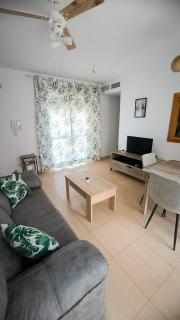 Apartamento dos habitaciones con piscina y gran terraza - 1