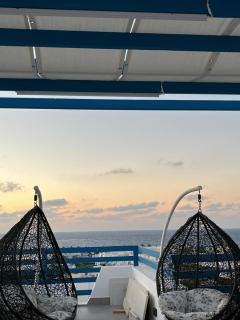 Spacious 3BR Apartment w Rooftop Terrace Jacuzzi - Ras Elhekma - 9