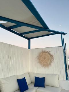 Spacious 3BR Apartment w Rooftop Terrace Jacuzzi - Ras Elhekma - 8