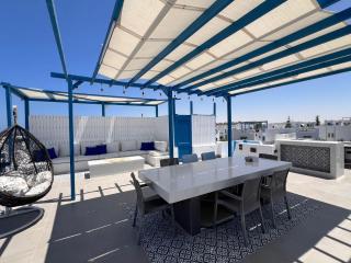 Spacious 3BR Apartment w Rooftop Terrace Jacuzzi - Ras Elhekma - 4