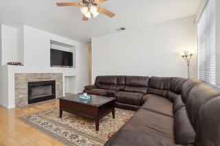 Sunny Serenity- Pet Friendly 5BR Home In San Jose - 4