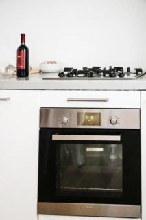 YR Apartments Central Station - 5 Min Walk to Metro & Trains - 5