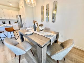 LUXURIOUS 3BED-2BATH RETREAT with CLUBHOUSE ACCESS - Davenport - 2