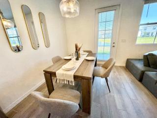 LUXURIOUS 3BED-2BATH RETREAT with CLUBHOUSE ACCESS - 1