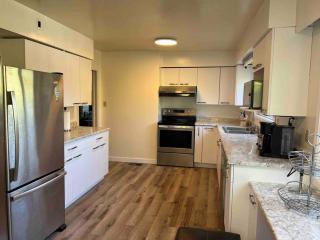 Central Area 8 BR House with AC, Parking - Vancouver - 8
