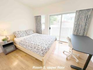 Central Area 8 BR House with AC, Parking - Vancouver - 1