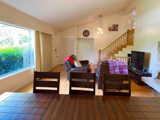 Central Area 8 BR House with AC, Parking - Vancouver - 4