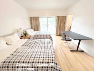 Central Area 8 BR House with AC, Parking - Vancouver - 3