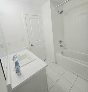 CEDAR Private Double Room with 2-Shared Bathrooms and a Balcony in Toronto, ON, Canada - Toronto - 8