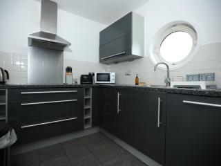 Catrine, Fantastic location, Great for contractors & workers, free private parking - Cardiff - 3