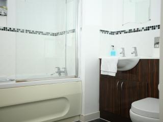 Catrine, Fantastic location, Great for contractors & workers, free private parking - Cardiff - 2
