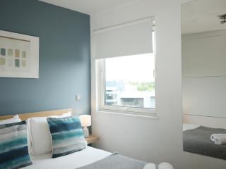 Catrine, Fantastic location, Great for contractors & workers, free private parking - 1