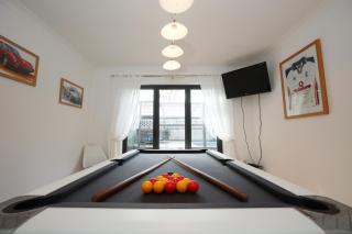 Llwyn Pia by N And N Stays Ltd, with Private Pool, Sauna and hot tub, perfect for relocation, workers or Your Ideal Getaway - Cardiff - 8