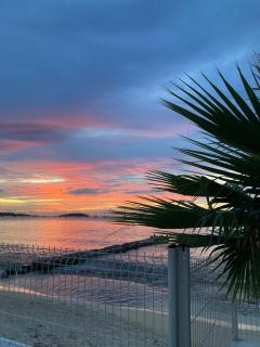 Appartement PIEDS DANS L'EAU VUE MER ACCES PLAGE ET PISCINE - 1