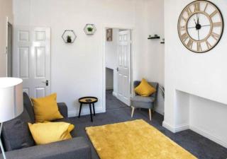 Heartwarming 3 BR Willow House with Free Parking - 8