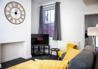 Heartwarming 3 BR Willow House with Free Parking - 9