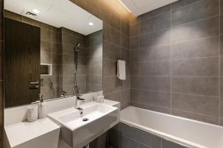 Spacious 1 BR Lagoon - Dubai - 6