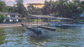 Vacation Home Mallard Water Front two king beds - Lake Ozark - 9