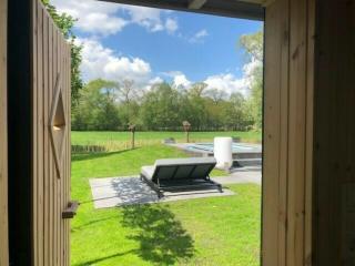 De Noteboom 6-persoons, verwarmd privé zwembad, hottub, overdekte lounge met haard, panorama sauna, sunshower, luxe, wifi - Lievelde - 3