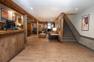 Grey Bonnet Inn - 1