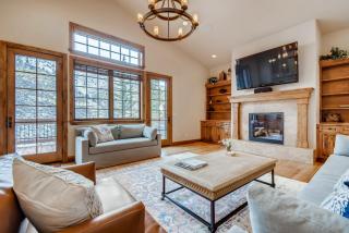 Valley Views, Hot Tub and Parking Included - 6