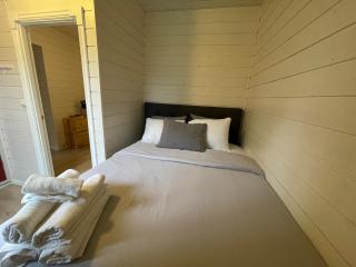 Free Parking at Cozy & Central Getaway - 8