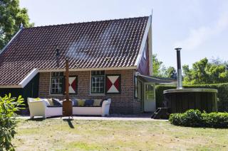 De Brittenburg 4-persoons, finse sauna, hottub, sunshower, grote zonnige omheinde tuin, wifi en huisdier vriendelijk - Lievelde - 8