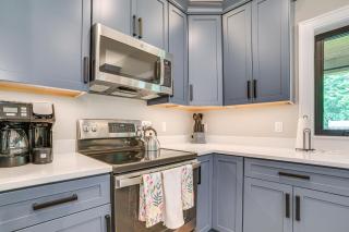 Fire Pit and Lake Views Cozy Crooked River Retreat! - Alanson - 6