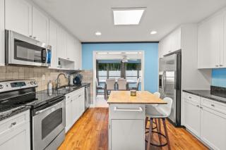North Palm Beach Surf Shack - Parkyourboat! - North Palm Beach - 4
