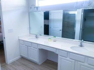 Magic Kingdom Villa - Private Master Bedrooms - 8