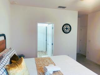 Magic Kingdom Villa - Private Master Bedrooms - 4